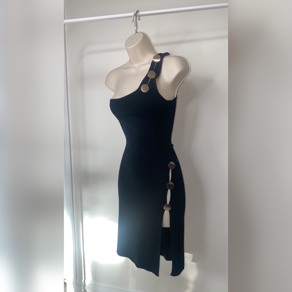 One shoulder knot button bodycon dress